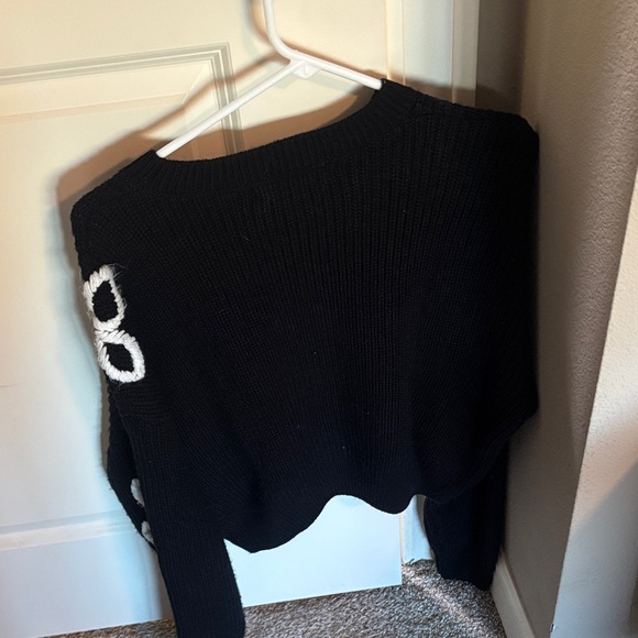 Commense Black Sweater with White Floral Design - Picture 3 of 3